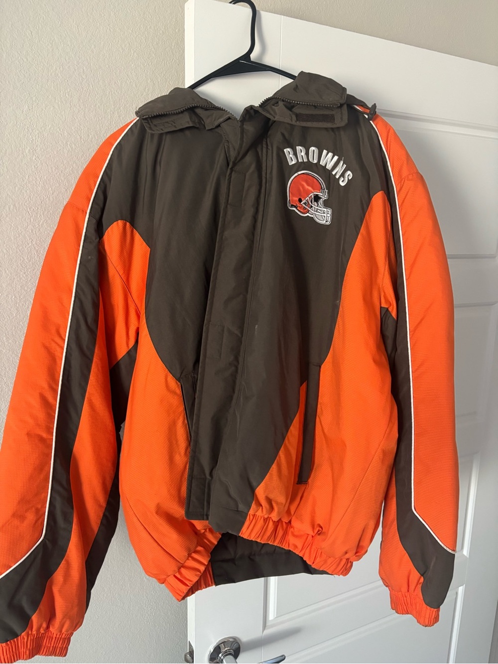 Old school Cleveland Browns Men’s XL Orange & Brown Puffer Jacket